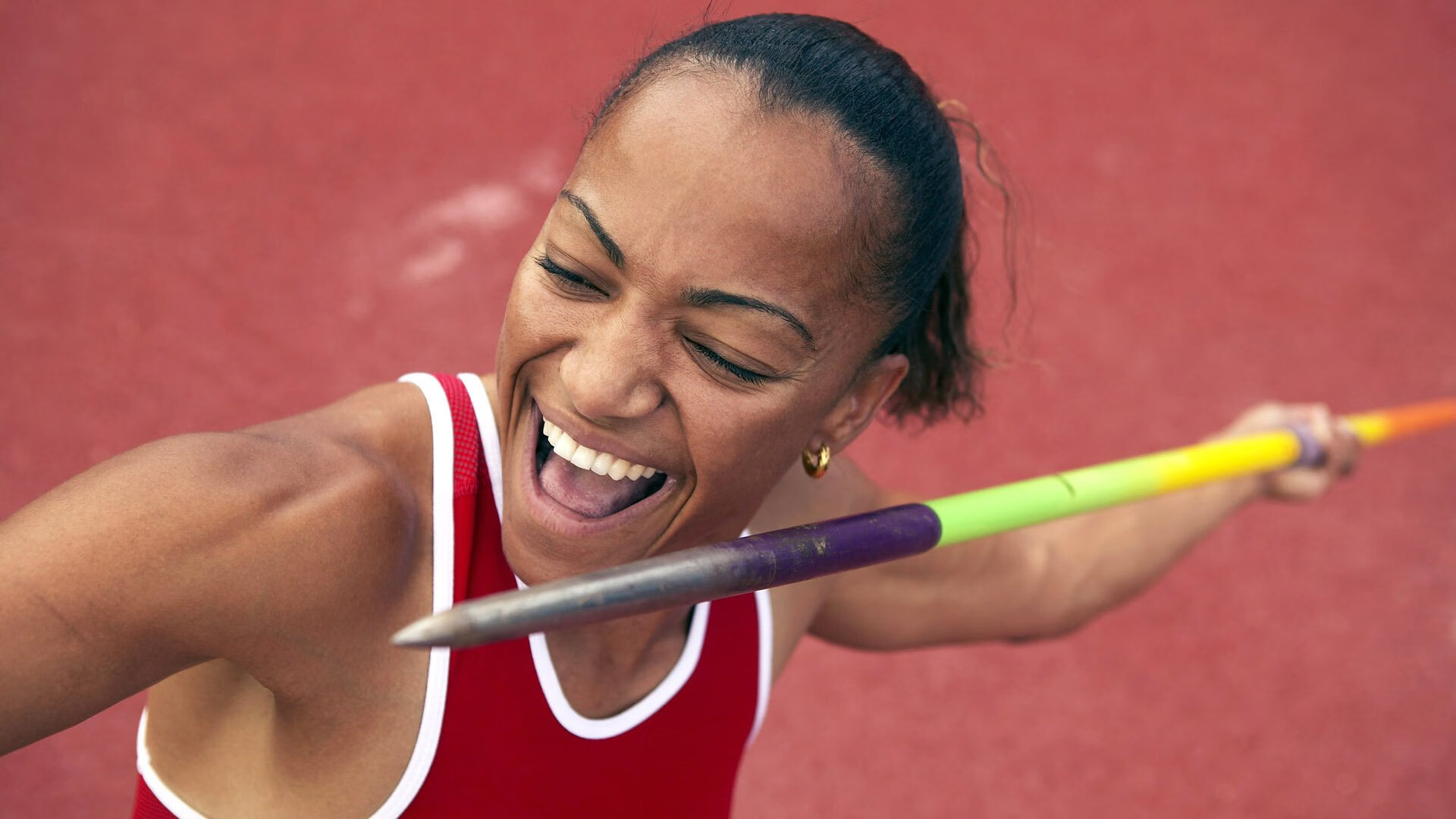 “拳击选手全力出击，四川省体育馆迎来激烈角逐”