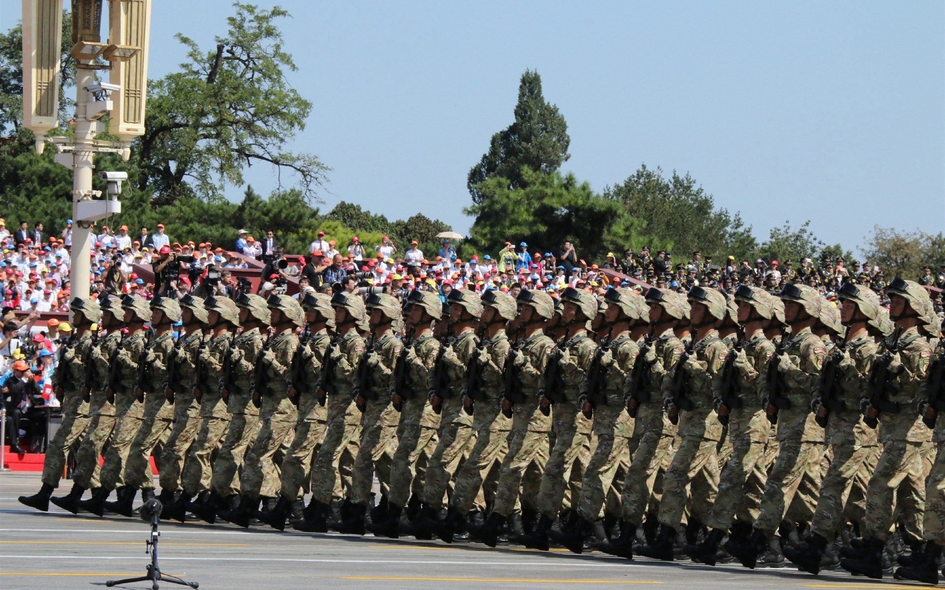 乐鱼体育登录-李娜新书签售现场火爆签名不断，李娜的连笔签名